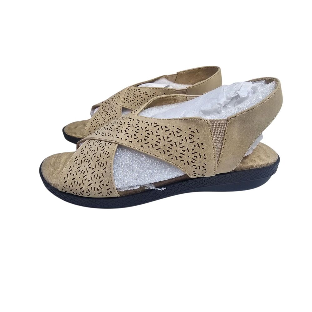 New Easy Street Women's Claudia Wedge Sandals Sand 7.5 Wide